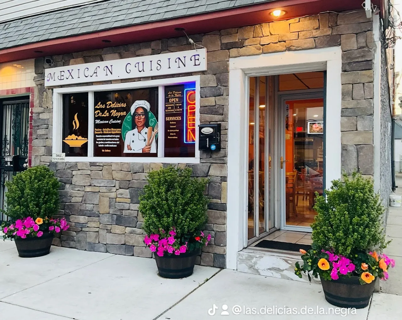 The storefront of Las Delicias de la Negra on Arctic Avenue